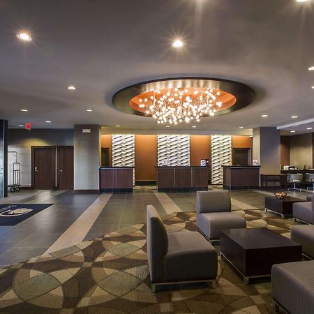 Отель Doubletree By Hilton Wichita Airport Интерьер фото